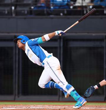 日本ハム 球団最長タイ開幕から9戦連続アーチ 七回に万波が5号勝ち越し3ラン 今季チーム21本目