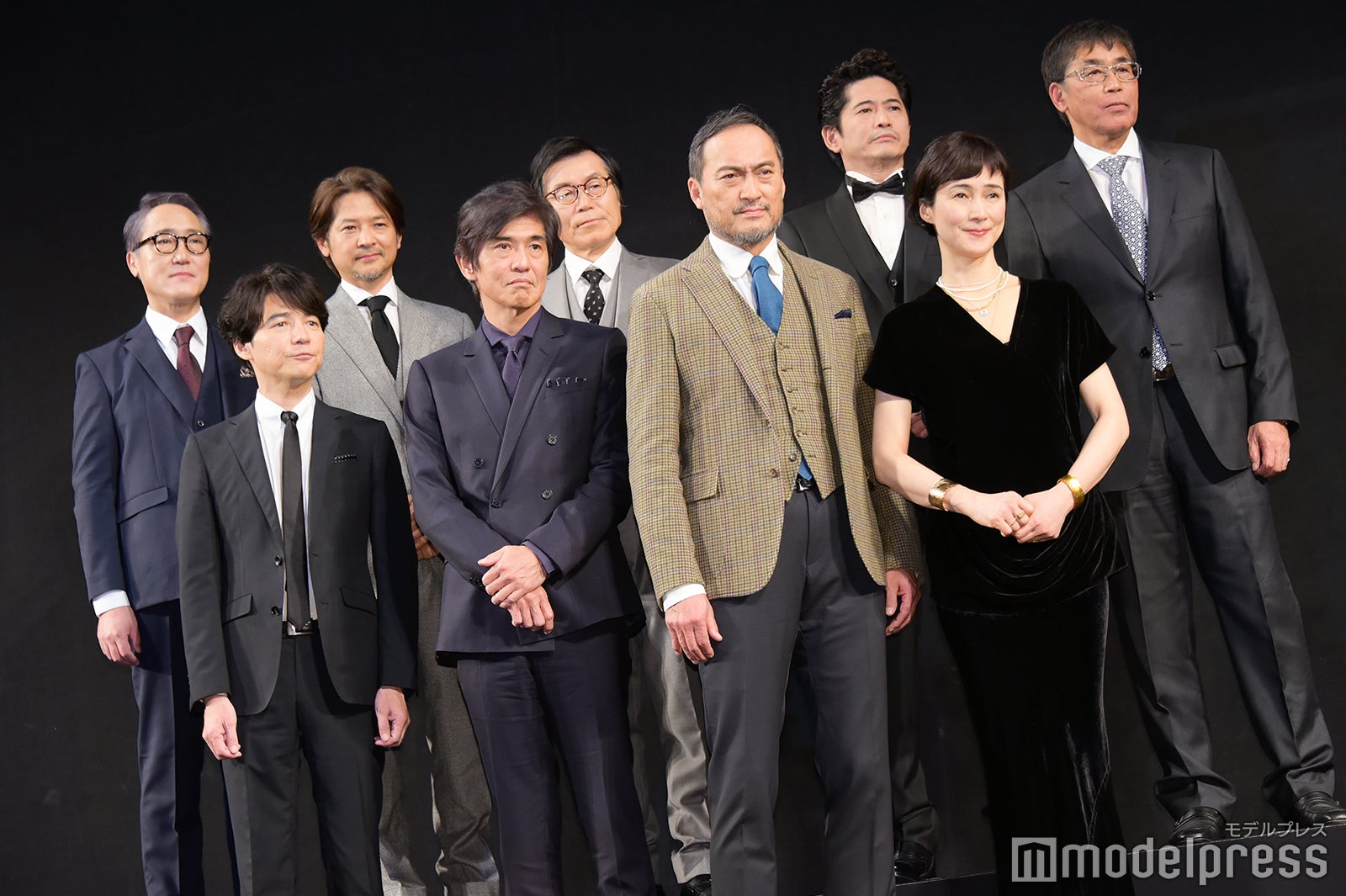 前列左から：吉岡秀隆、佐藤浩市、渡辺謙、安田成美／後列左から：佐野史郎、緒形直人、平田満、萩原聖人、若松節朗監督 （C）モデルプレス