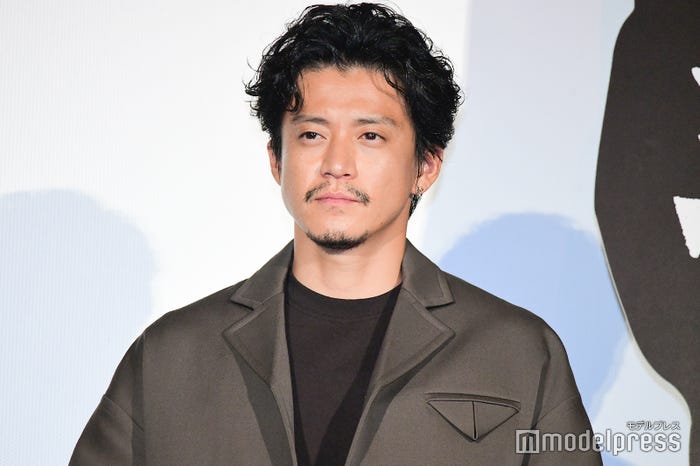 小栗旬(C)モデルプレス