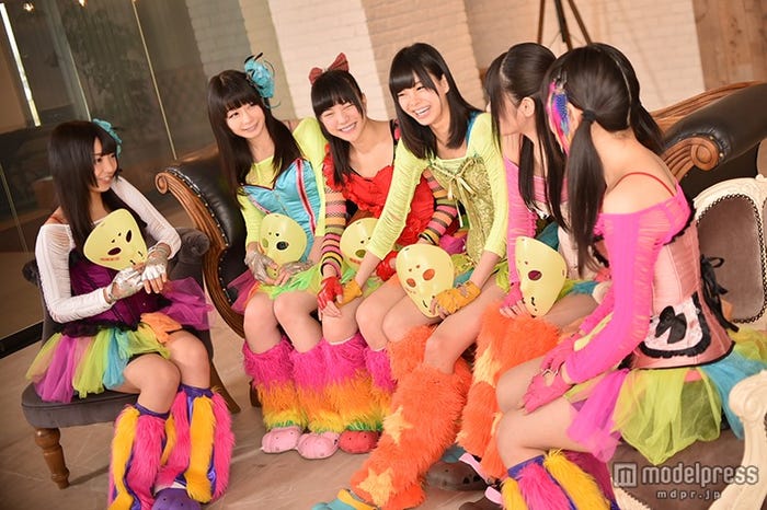 女子トークで盛り上がる仮面女子(左から)月野もあ、桜のどか、立花あんな、澤田リサ、神谷えりな、窪田美沙