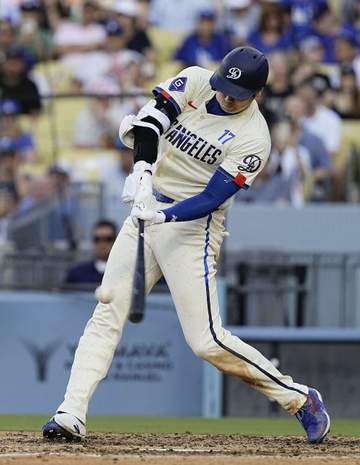 大谷翔平 初回に出場5試合連続安打 打球速度181キロの鋭い当たり 次打者パヘスの右直で二塁狙うもアウト