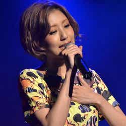 「Campus Summit 2013」でライブパフォーマンスを行った出岡美咲
