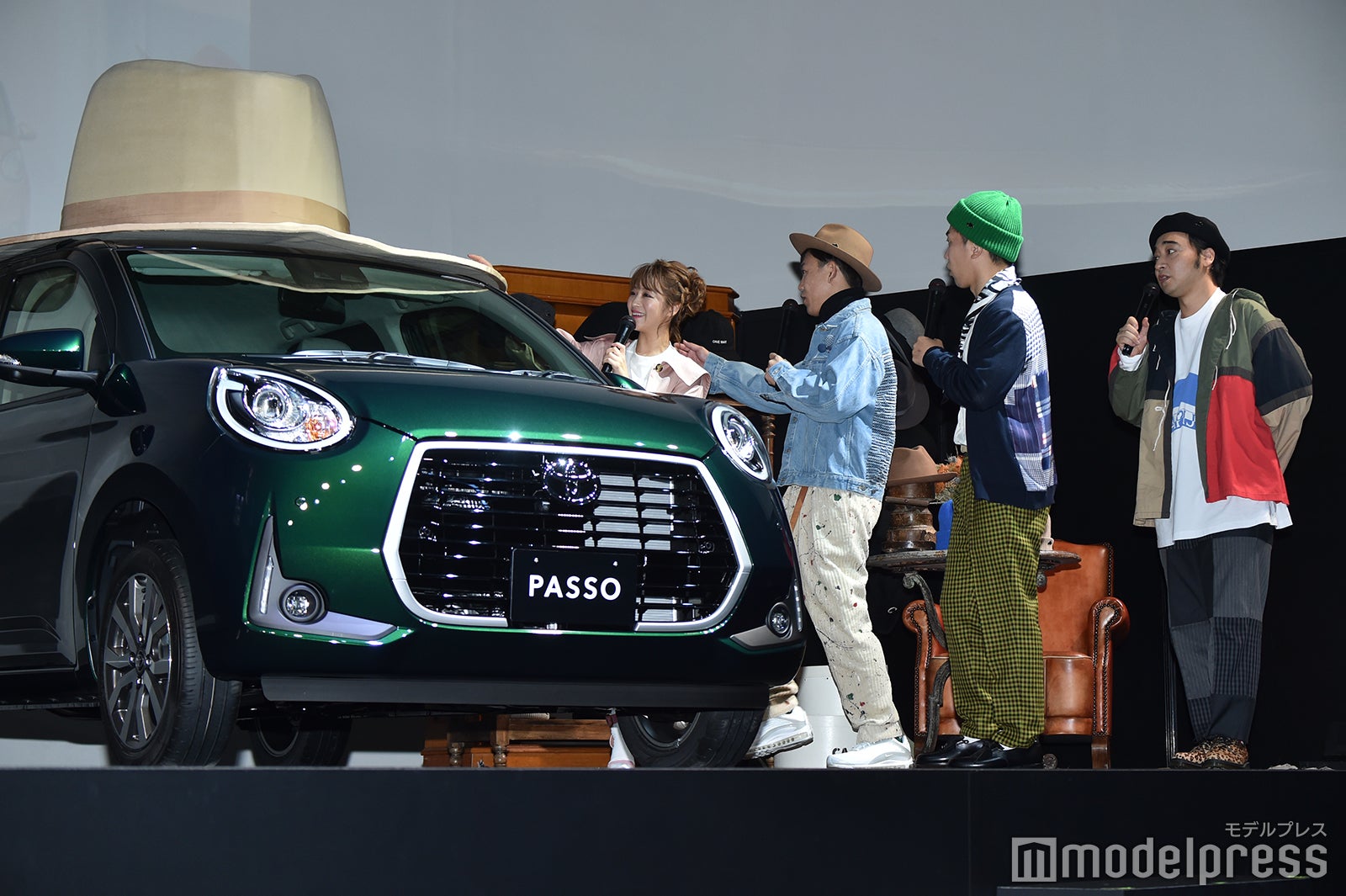 鈴木奈々、おたけ、太田博久、斉藤慎二（C）モデルプレス