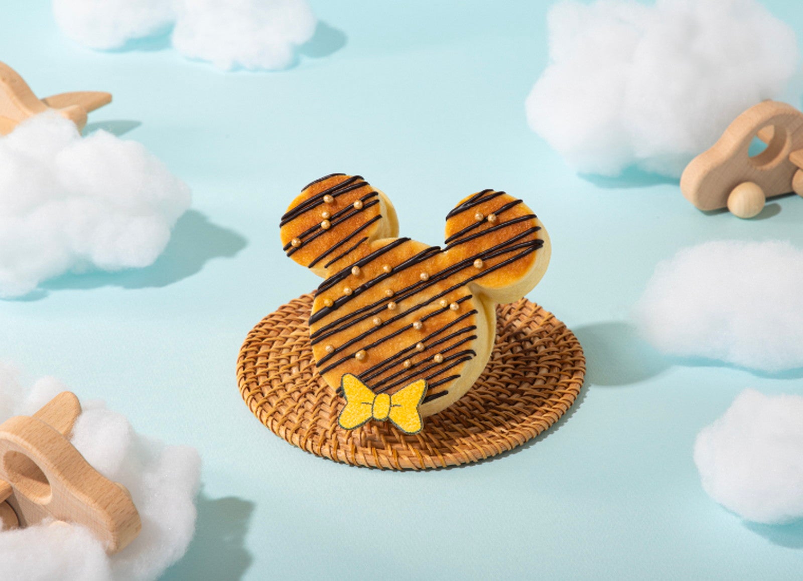 ミッキー＆フレンズ」のパン＆ドリンクスタンド、羽田空港に限定