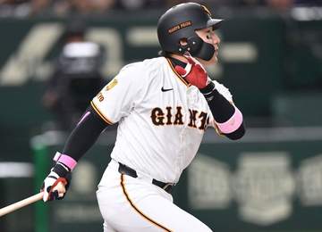 巨人・丸が会心逆転満塁弾！東京D大興奮 長嶋茂雄さん一周忌に代打で劇的一発
