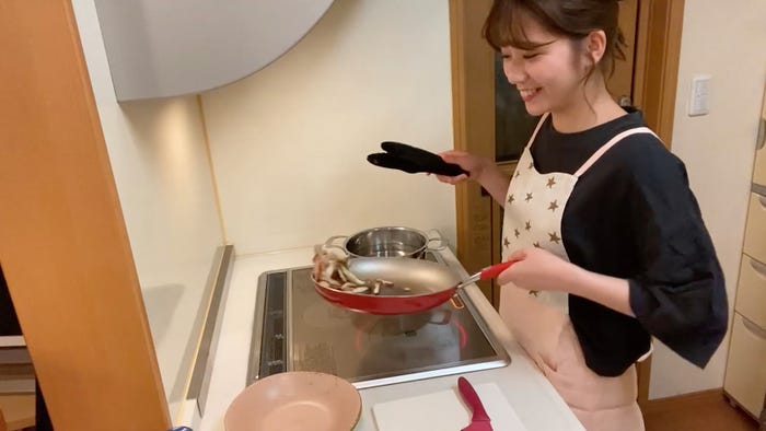 清水麻璃亜 (C)AKB48