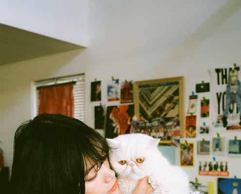 BiSHセントチヒロ・チッチ、初のフォトエッセイ決定 愛猫ハク&坊との出会い・日常綴る