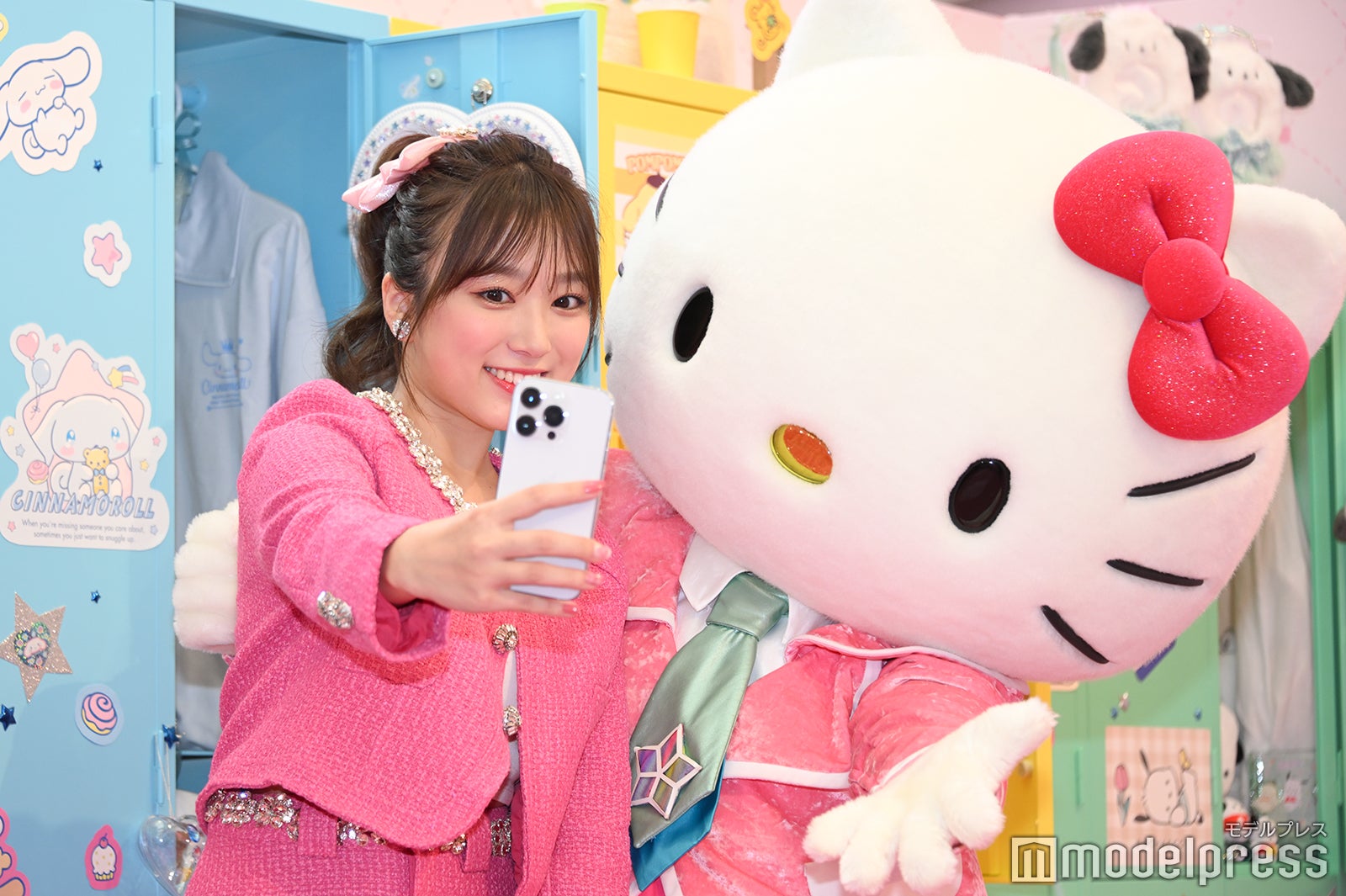 矢吹奈子、キティちゃん（C）モデルプレス