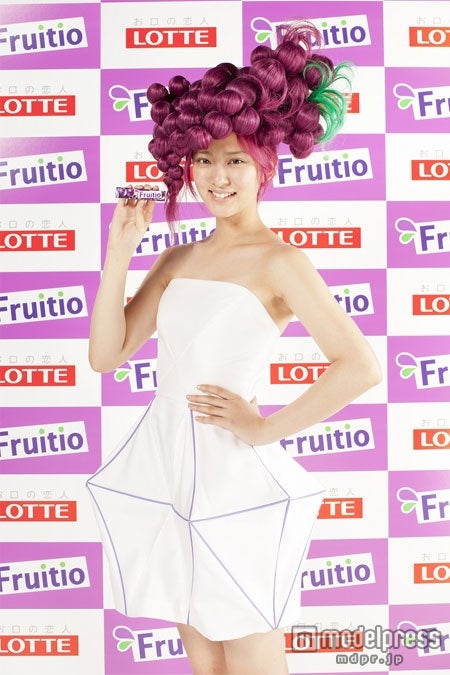 ロッテ「フルーティオ」新CMキャラクターに起用された武井咲