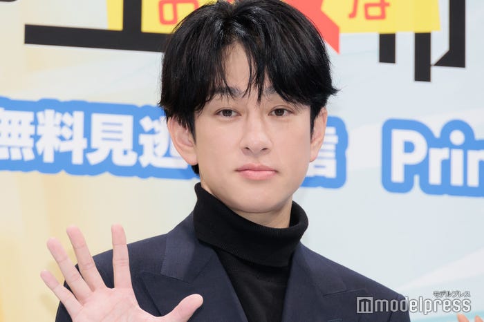 子役・佐藤大空について「僕の膝に乗ってきたりする」と自慢する横山裕(C)モデルプレス