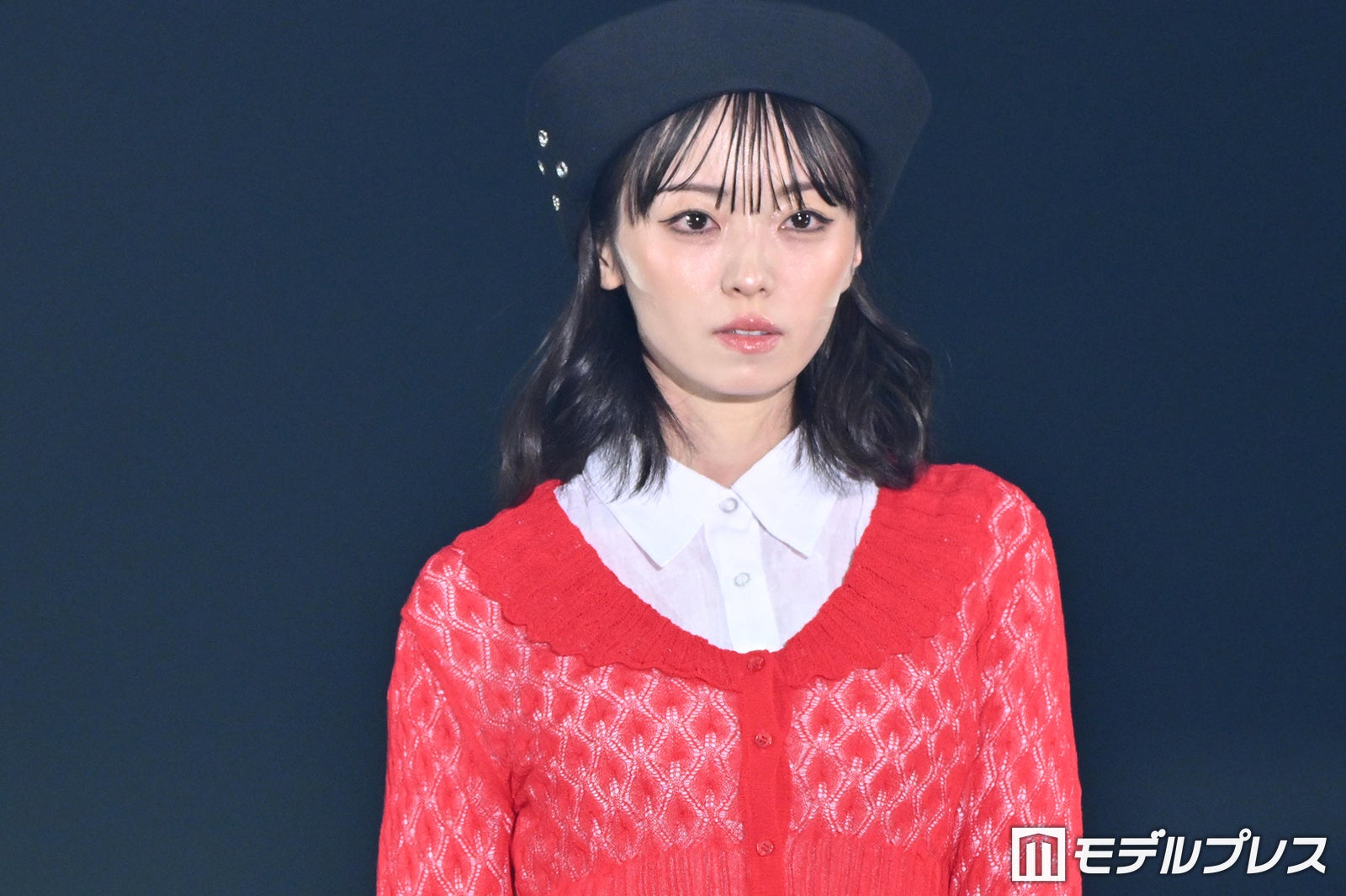 今泉佑唯、透け感爽やかな重ね着ファッション「お人形さんみたい」の声【ガルアワ2026SS】