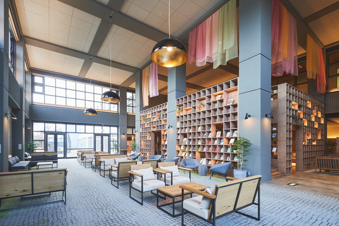 山形「おふろcafe yusa」カップルで楽しめるサウナ室&8,000冊陳列のブックラウンジ