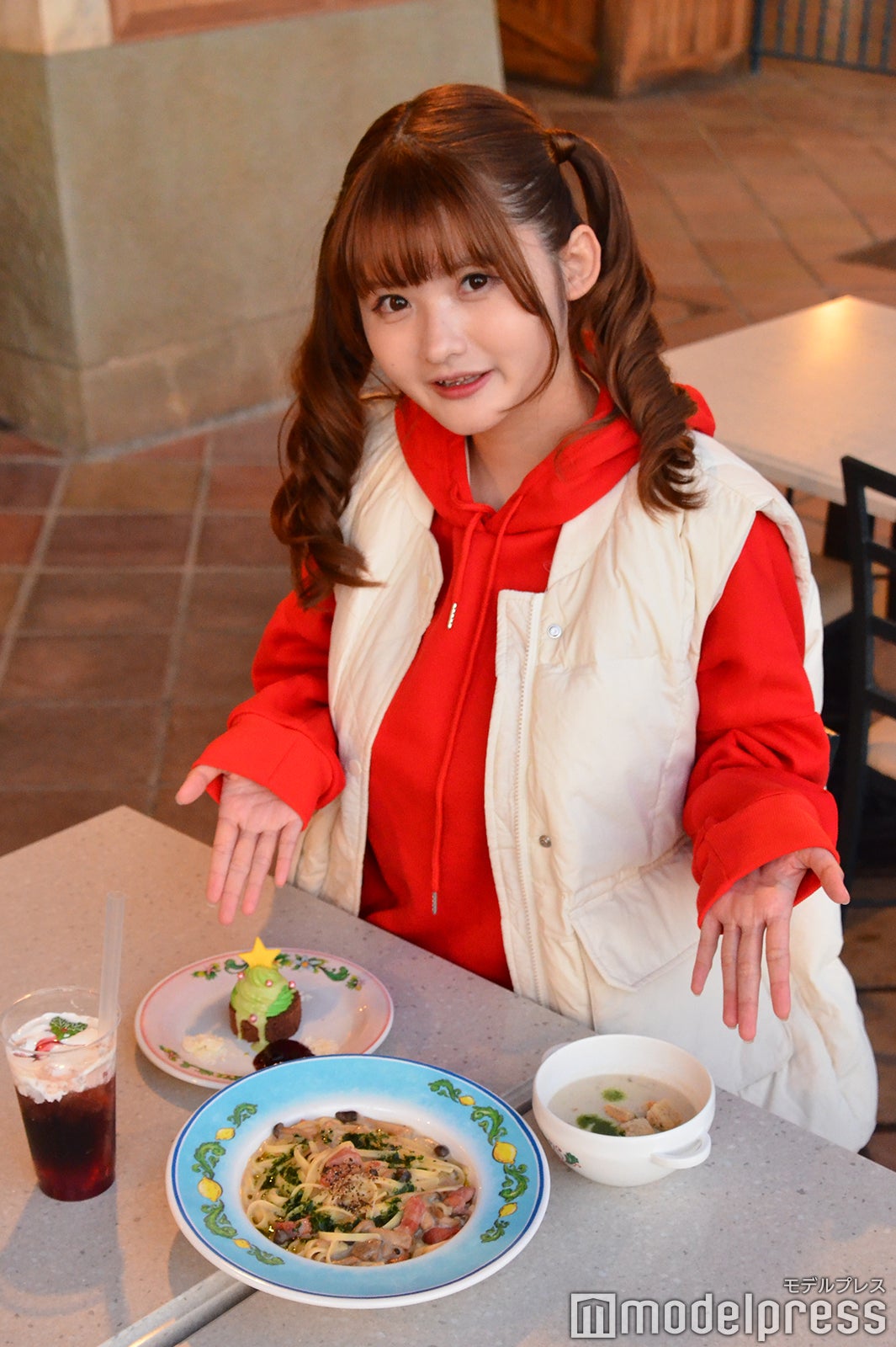 スペシャルパスタセット1,980円／モデル：渡邉歩咲（C）モデルプレス