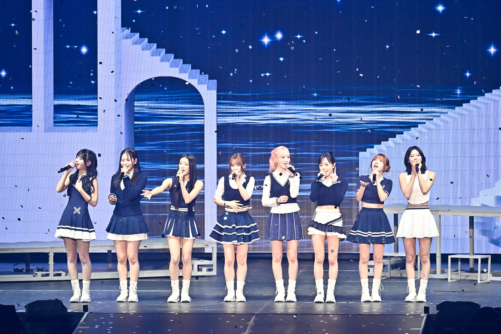 ME:I（C）LAPONE GIRLS　撮影／高田梓 ハタサトシ