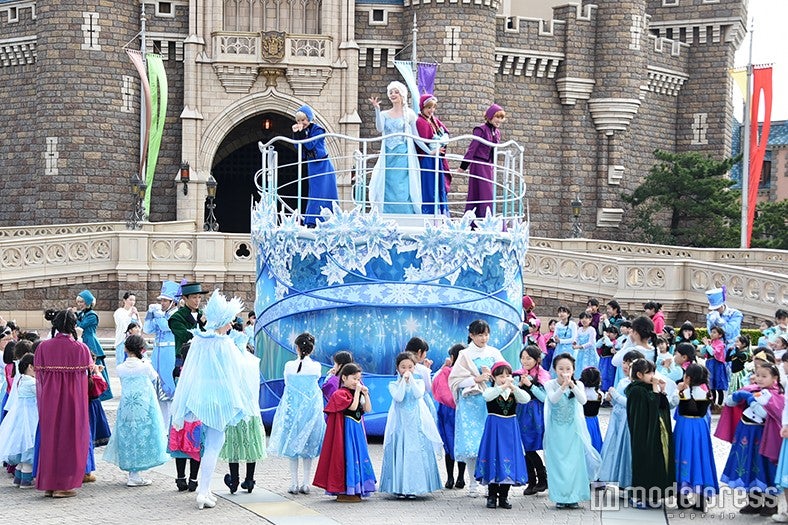 スペシャルプログラム（C）モデルプレス