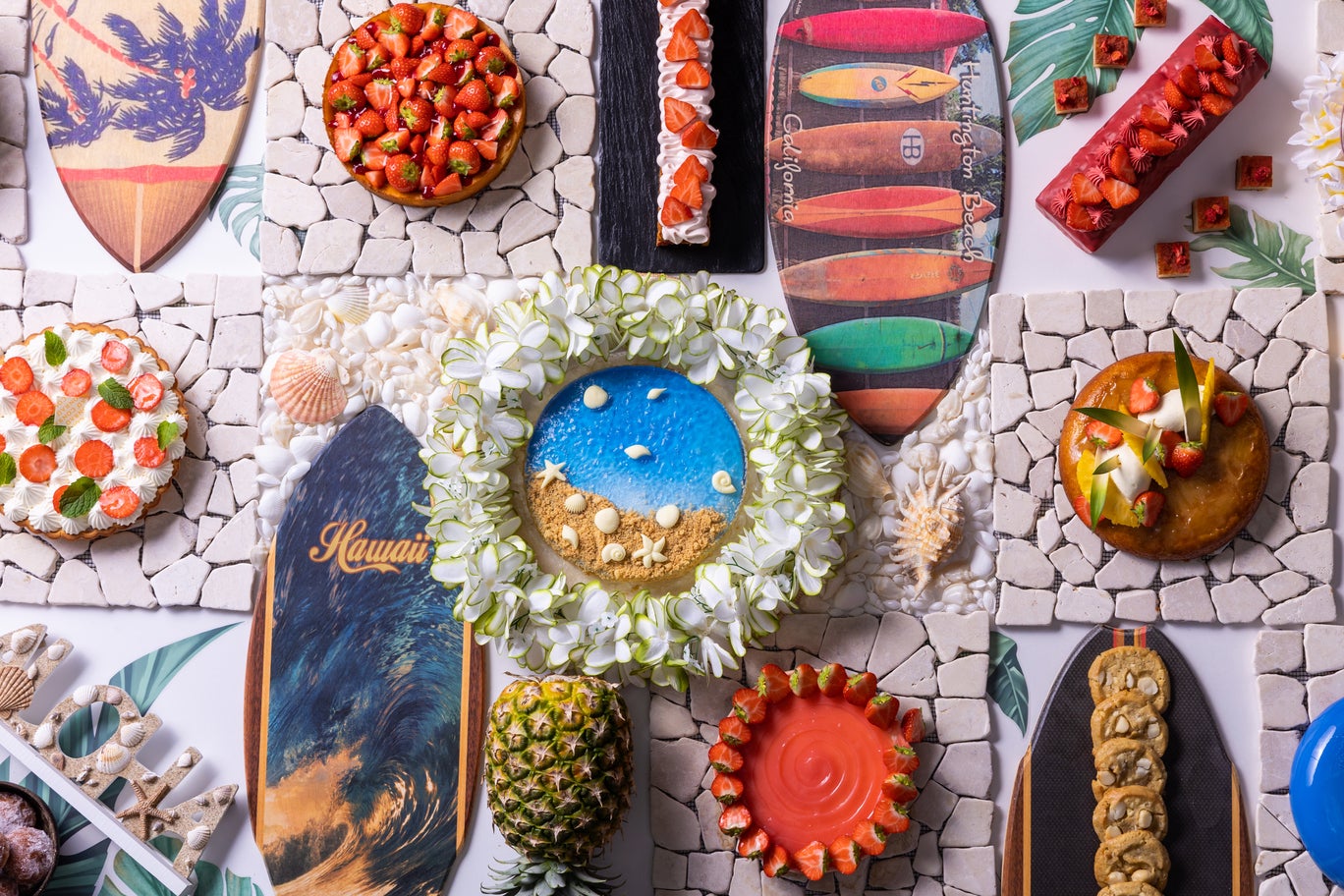 ハワイ気分のストロベリースイーツビュッフェ、コンラッド大阪で “青い海”ケーキや虹色かき氷