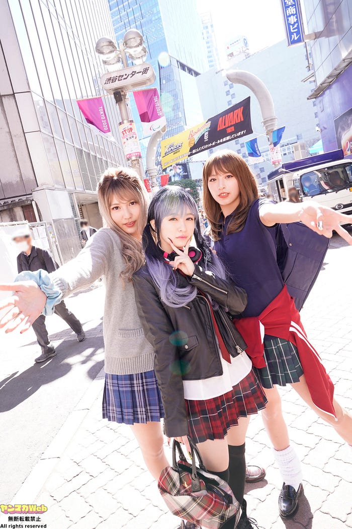 (左から)新井遥、早川渚紗、大槻りこ(C)佐藤佑一/ヤンマガWeb