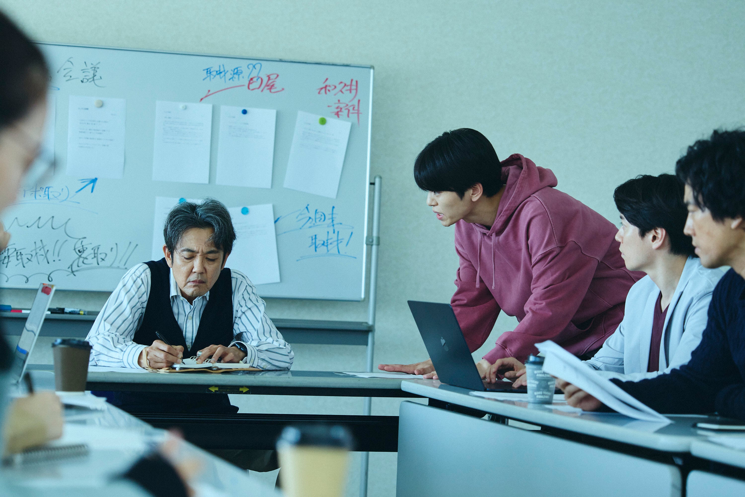 岡部たかし、影山拓也ら「Qrosの女」第5話（C）「Qrosの女」製作委員会