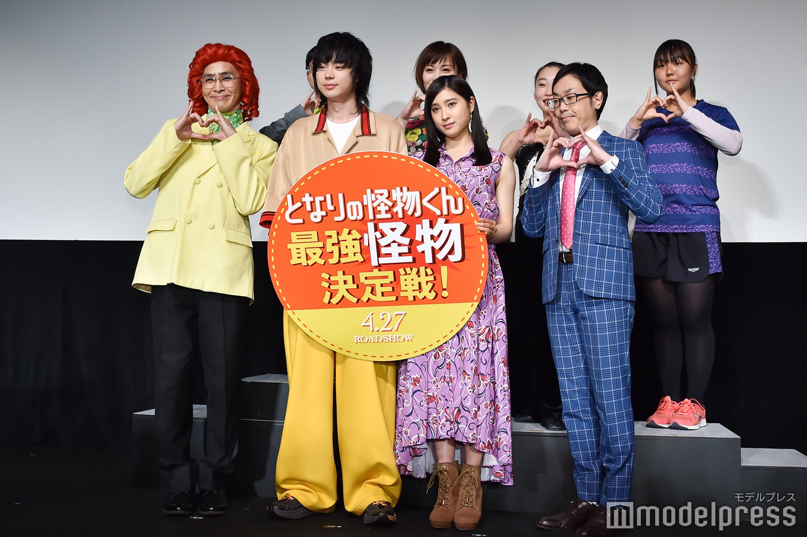 （前列左から）田島直弥、菅田将暉、土屋太鳳、見浦彰彦（※後列は一般募集企画で選ばれた“怪物”4名）（C）モデルプレス