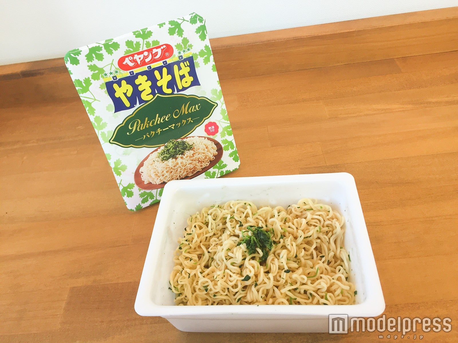 「ペヤングパクチーMAXやきそば」にパクチスト歓喜！想像以上の香りと奥深い味わい【試食レポ】