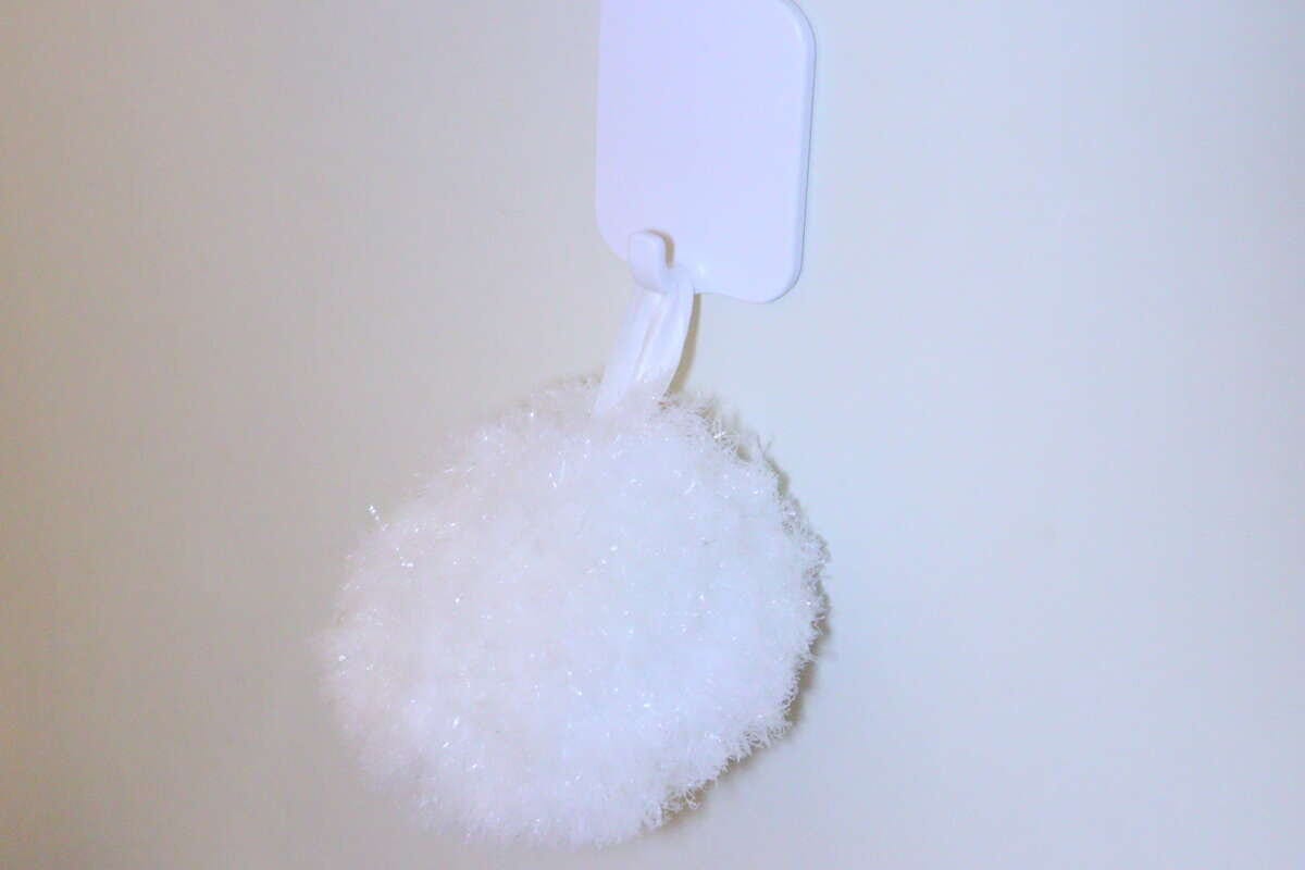 ダイソーのフック（バス用マグネット、1個）の使用例