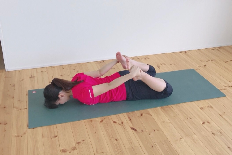 ヨガ弓のポーズ