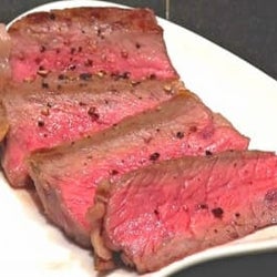 「牛肉ステーキ」を完璧な火加減で焼く方法