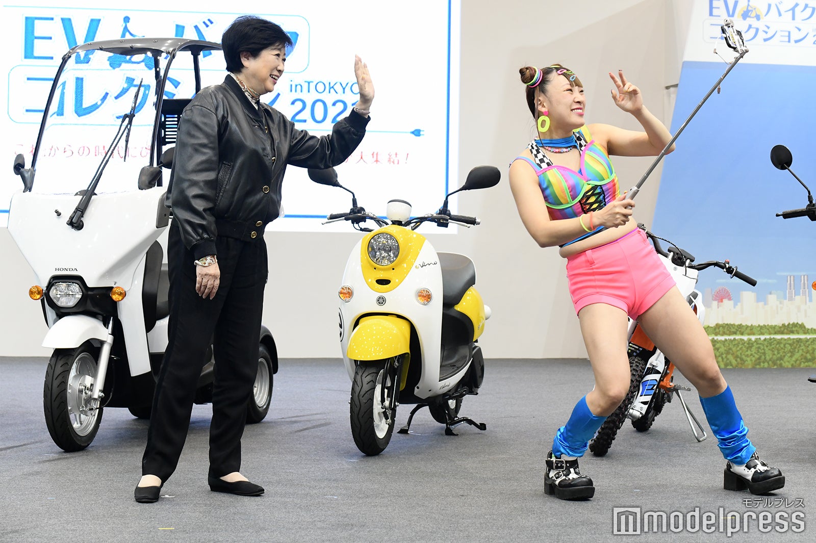 小池百合子氏、フワちゃん （C）モデルプレス