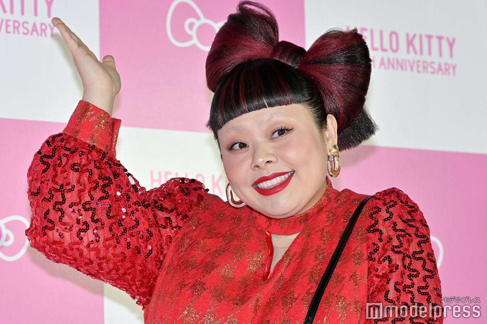 渡辺直美、真っ赤なミニ丈ドレス姿で登場 大好きな“女神”の存在