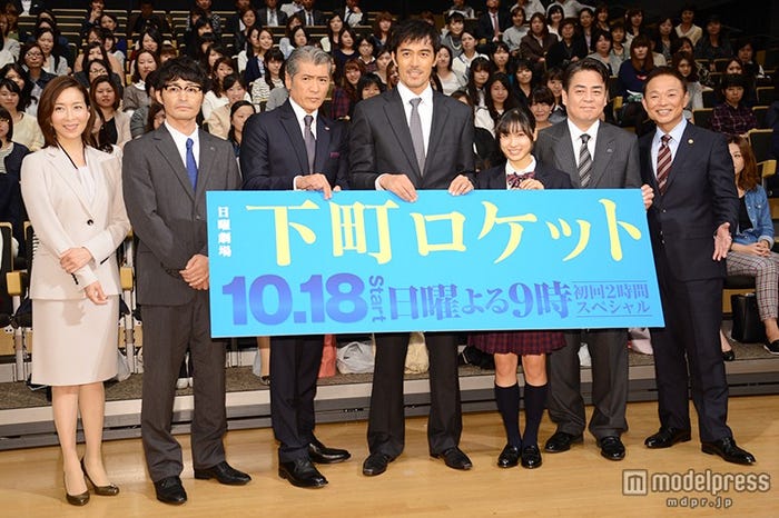 「下町ロケット」に出演する(左より)真矢ミキ、安田顕、吉川晃司、阿部寛、土屋太鳳、立川談春、恵俊彰