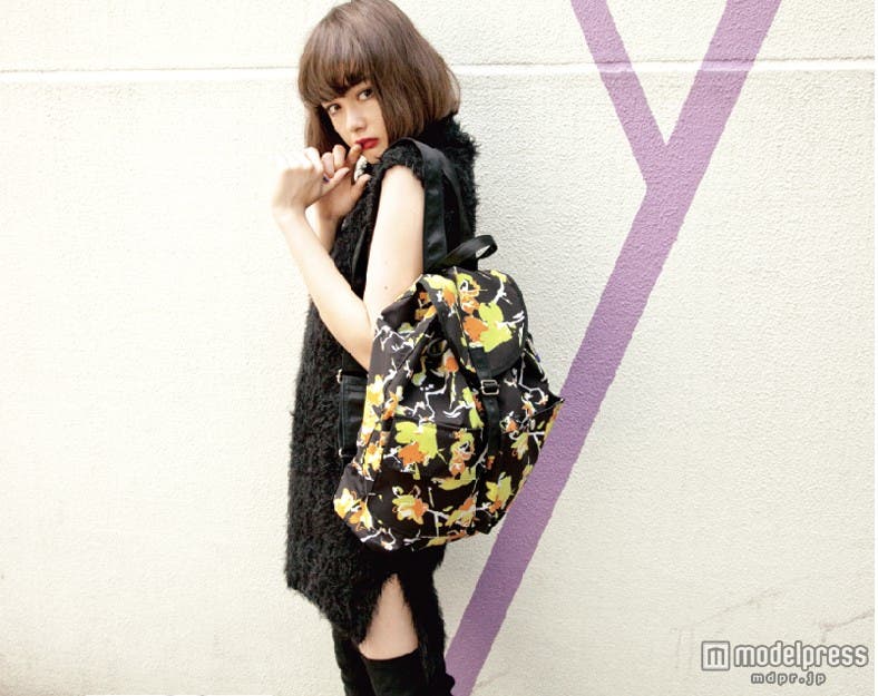 「PORTER」とコラボした今シーズンイチオシのバックパックはサイズ感もジャストフィット(モデル:玉城ティナ)