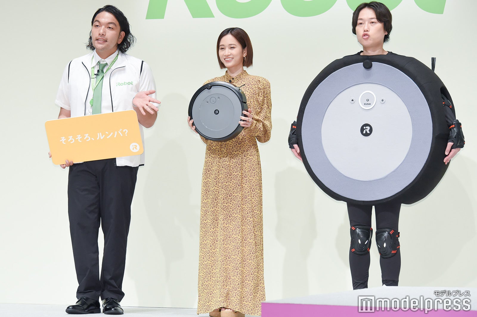 （左から）盛山晋太郎、前田敦子、リリー（C）モデルプレス