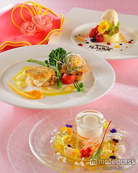 ホテルミラコスタ内「ベッラヴィスタ・ラウンジ」、“ディズニー・イースター”ランチコース／（C）Disney