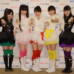 ももいろクローバーZ(左から:有安杏果、佐々木彩夏、百田夏菜子、玉井詩織、高城れに)