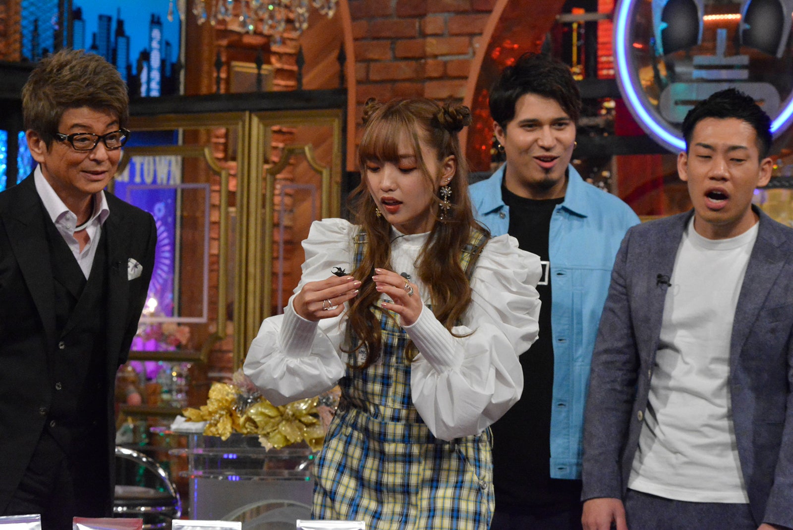 昆虫を食べようとするねお（C）読売テレビ