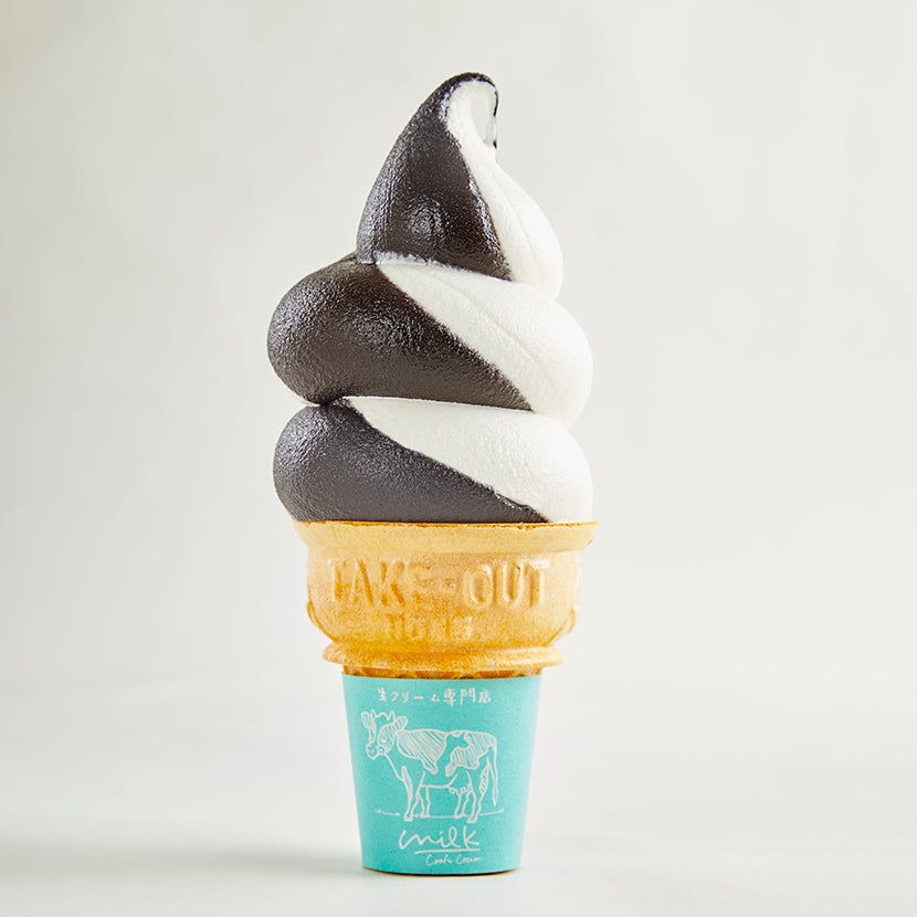 『ブラックチョコミックスソフトクリーム』 500円／画像提供：オペレーションファクトリー