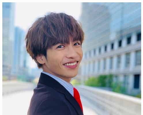 志尊淳「おっさんずラブ」オフショット 新メンバー“ジャスティス”の振り向き笑顔に「眩しすぎる」の声殺到