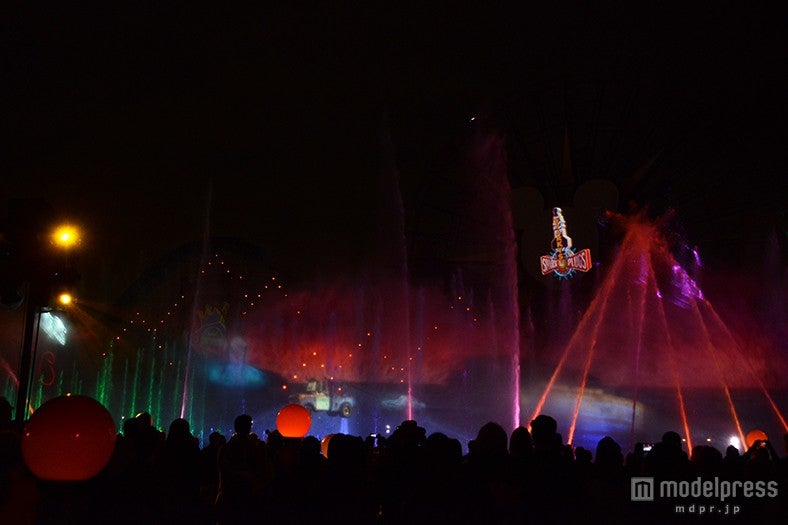 新エンターテイメント「ワールド・オブ・カラー：セレブレイト！ワンダフル・ワールド・オブ・ウォルト・ディズニー」