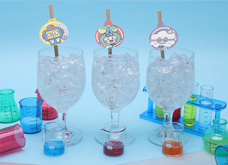 Labドリンク-ブルー、Labドリンク-レッド
、Labドリンク-オレンジ800円（税込880円（C）TRUZ