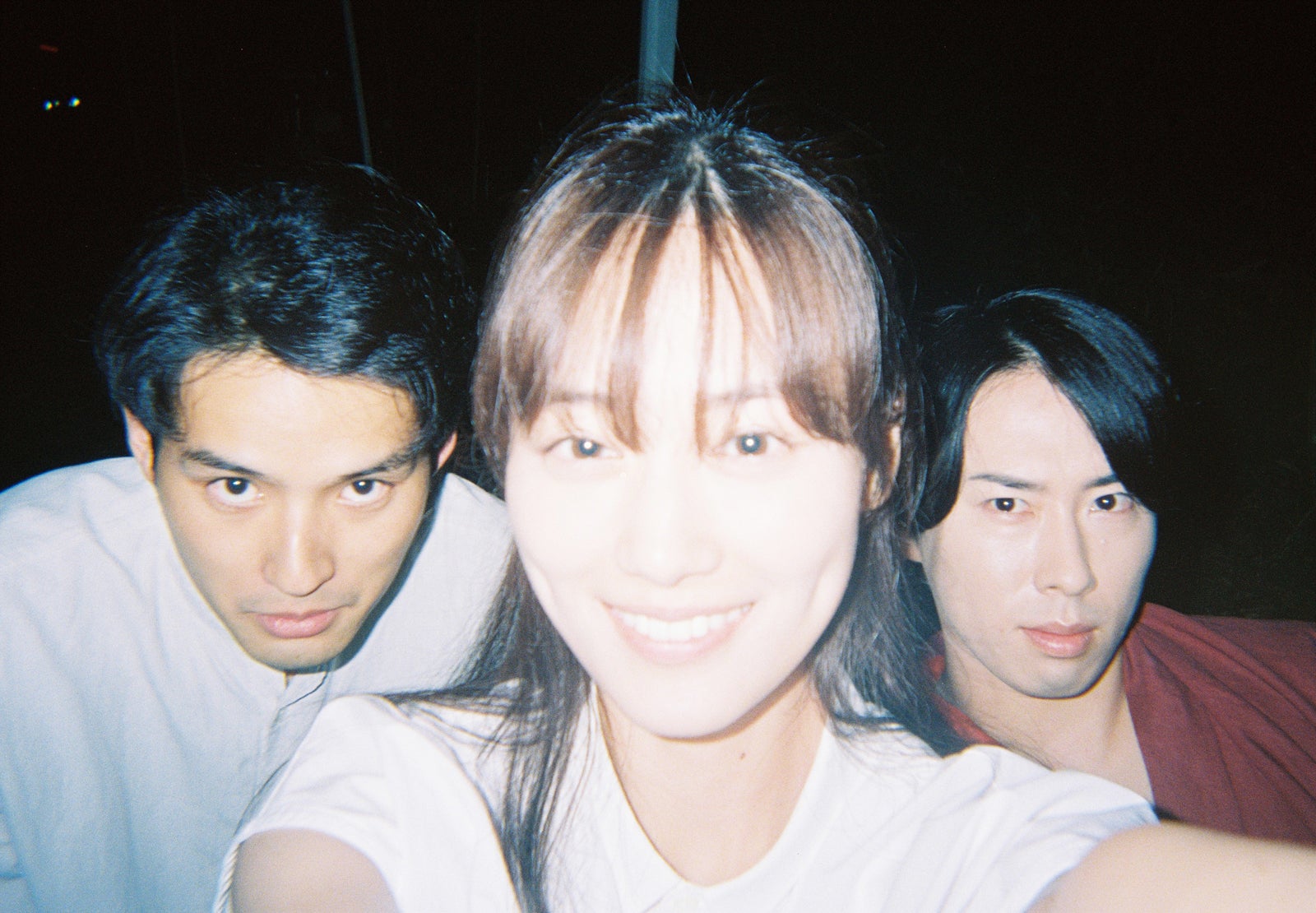 水上恒司・山下美月・Snow Man宮舘涼太らが互いを撮影「火喰鳥を、喰う」オフショット一挙公開