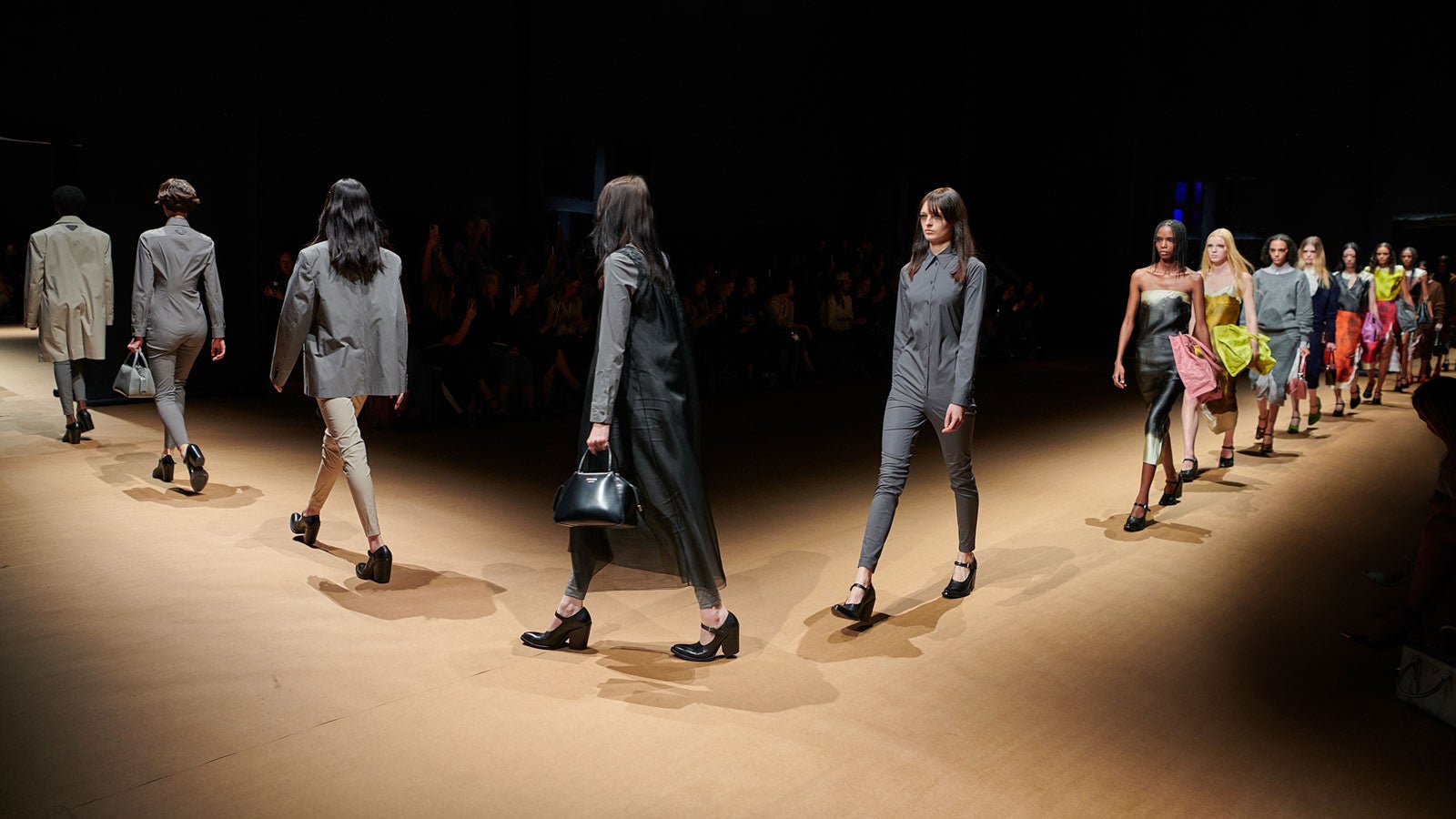 「TOUCH OF CRUDE」より（提供写真）