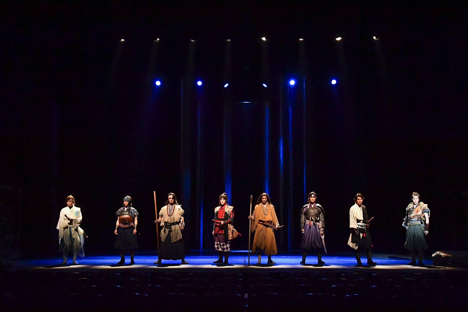 舞台『里見八犬伝』公開稽古（左から）西銘駿、玉城裕規、丸山敦史、松島庄汰、青木玄徳、荒井敦史、山崎賢人、和田雅成／撮影：阿部章仁