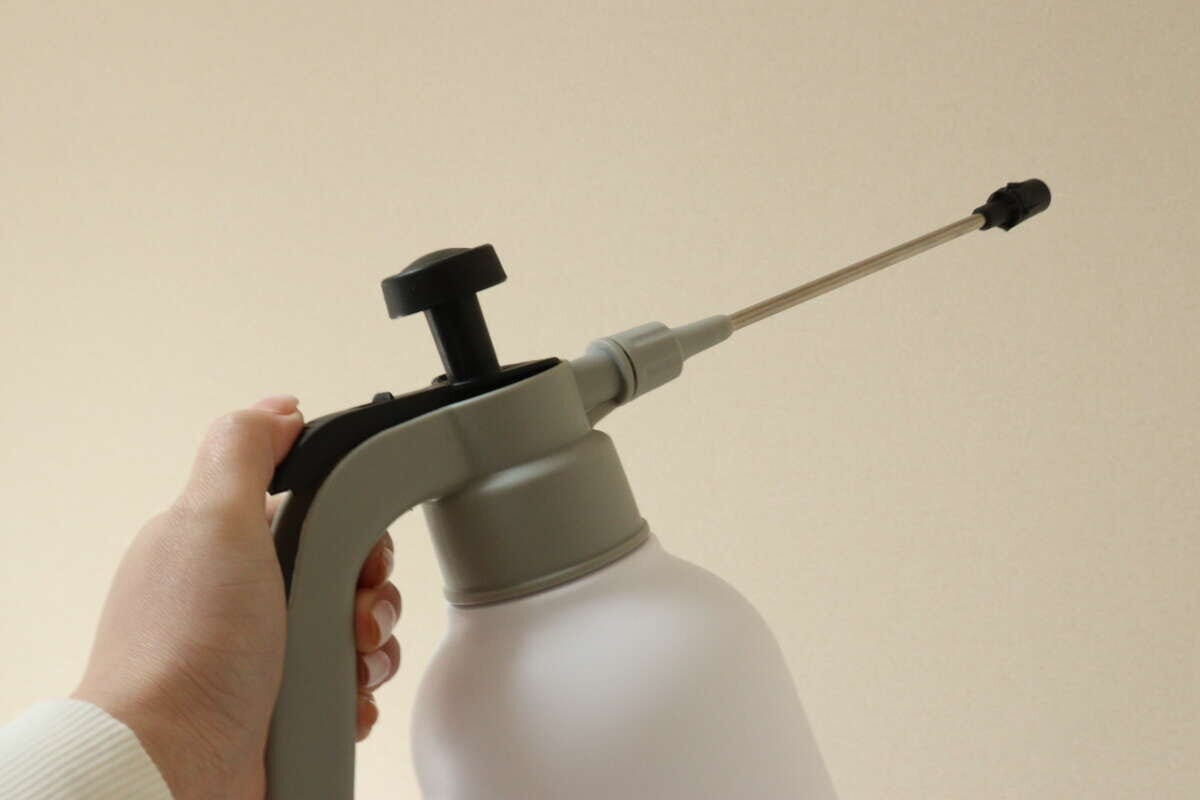 ダイソー　ロングノズル付き蓄圧式噴霧器