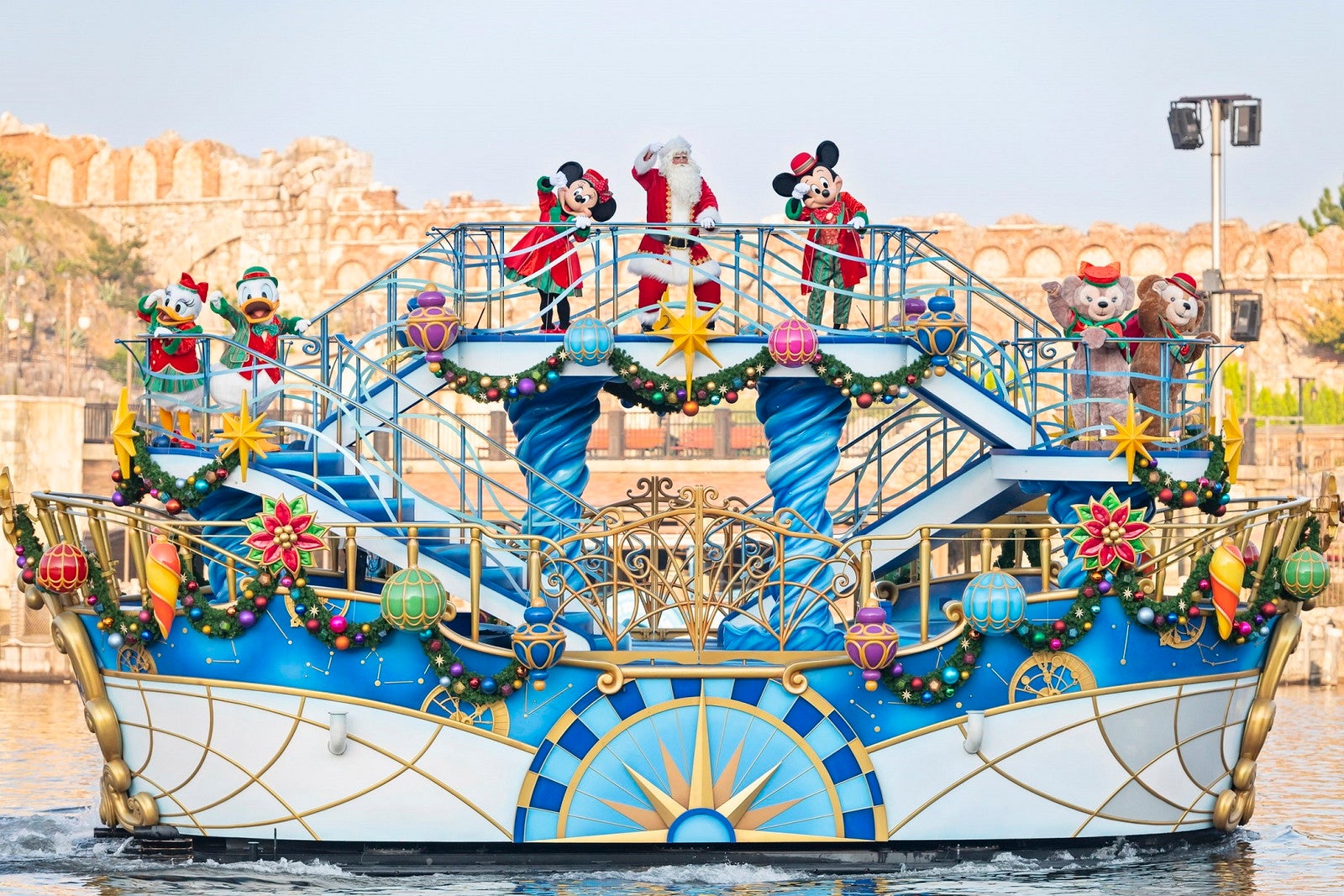 東京ディズニーシー「ディズニー・クリスマス」（C）Disney