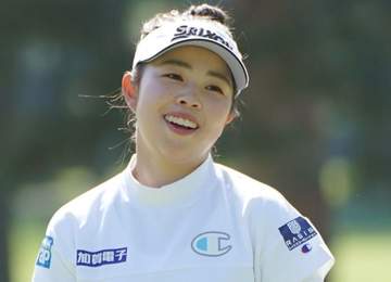 山下美夢有が痛いトリプルボギー 17番パー3で池ポチャ アプローチに2度失敗し5オン1パット 首位と6打差4位に後退