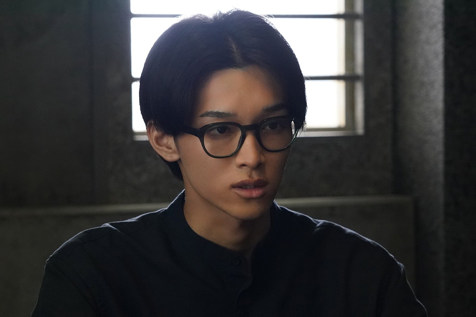 松本怜生「降り積もれ孤独な死よ」第1話より（C）井龍一・伊藤翔太／講談社（C）ytv