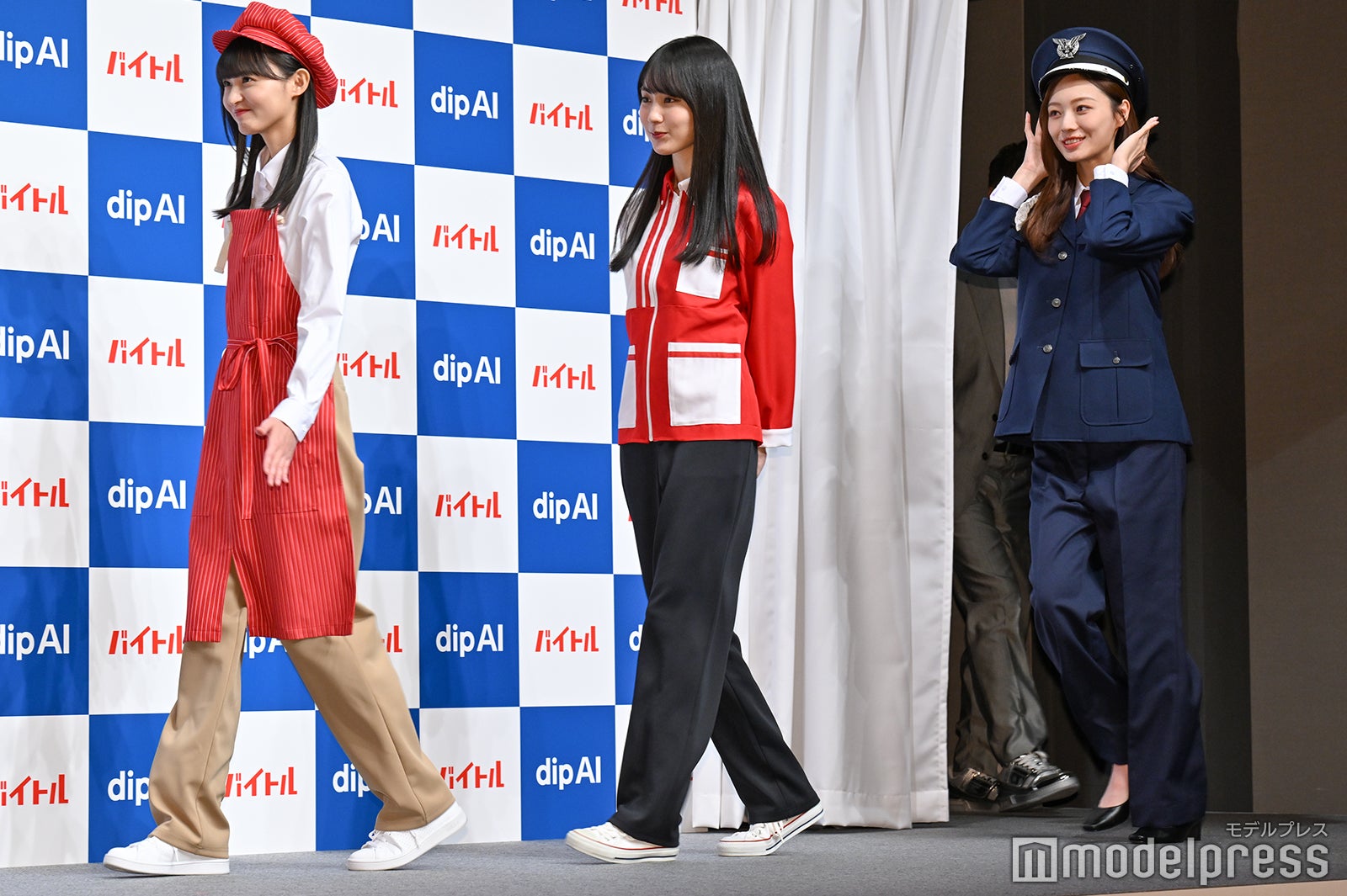 遠藤さくら、賀喜遥香、梅澤美波（C）モデルプレス