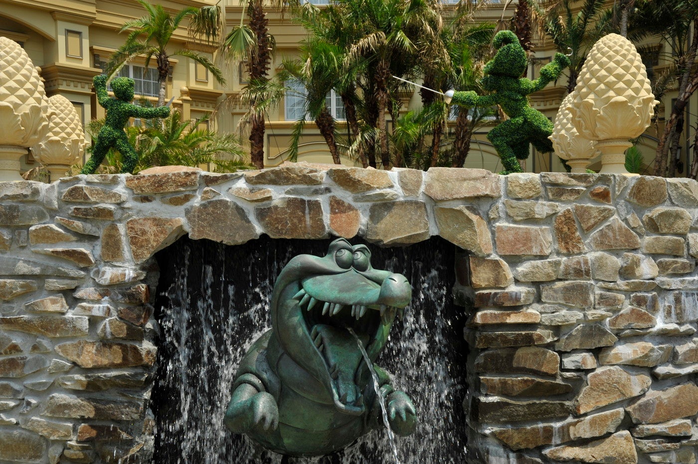 ミスティマウンテンズ・プール　チクタクワニの噴水（C）Disney