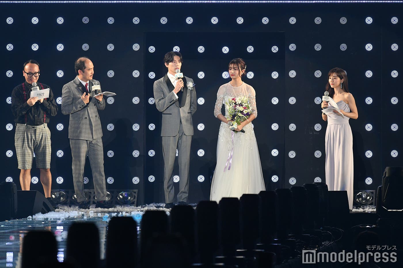 (左から)トレンディエンジェル(たかし、斎藤司)、新田真剣佑、吉川愛、田中みな実(C)モデルプレス