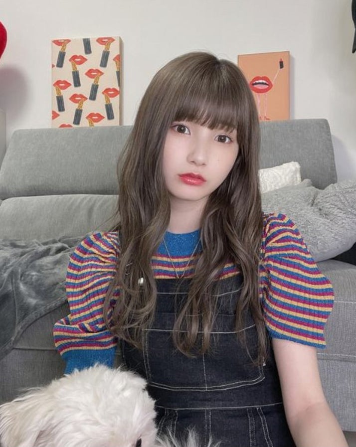 YouTuberかす、可愛らしいぱっつん前髪姿披露「お人形さんみたい」「似合いすぎ」の声続出